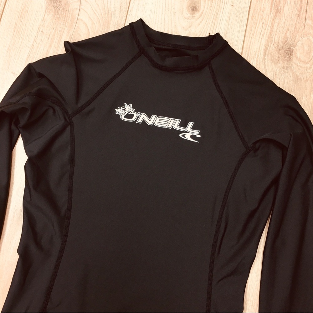 O'Neill Skins Women's Black Long Sleeve Rash Guard Swim Top tee shirt 50+ upf